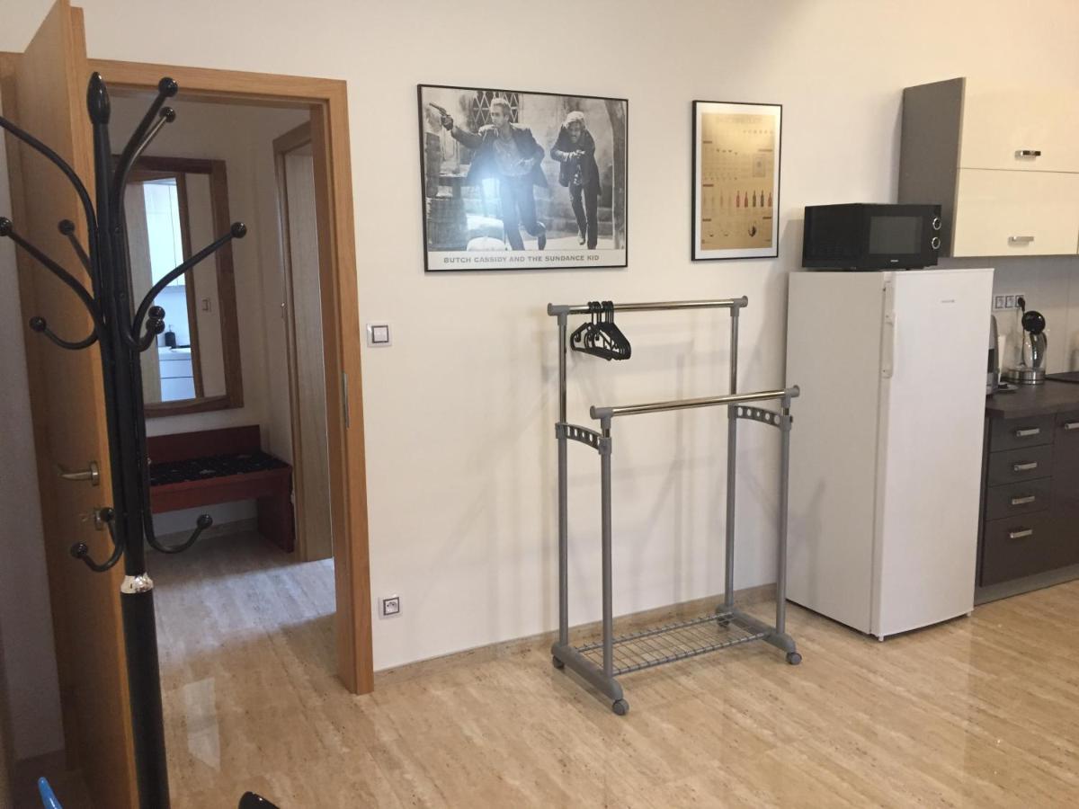 Penzion Za Radnici 瓦尔季采 外观 照片
