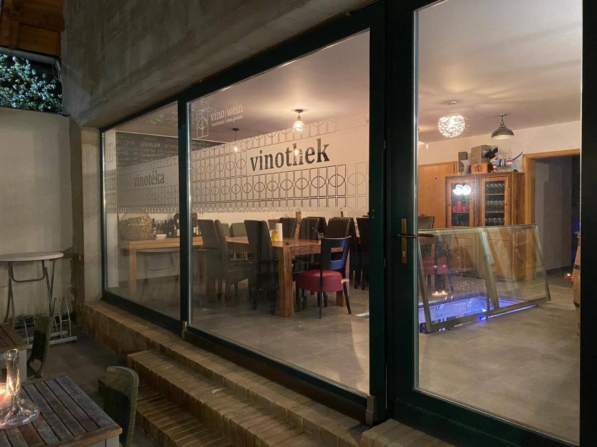 Penzion Za Radnici 瓦尔季采 外观 照片